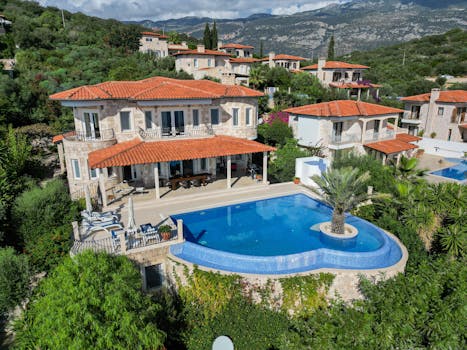 Luxury Coastal Villas With Infinity Gardens Facing the Coast